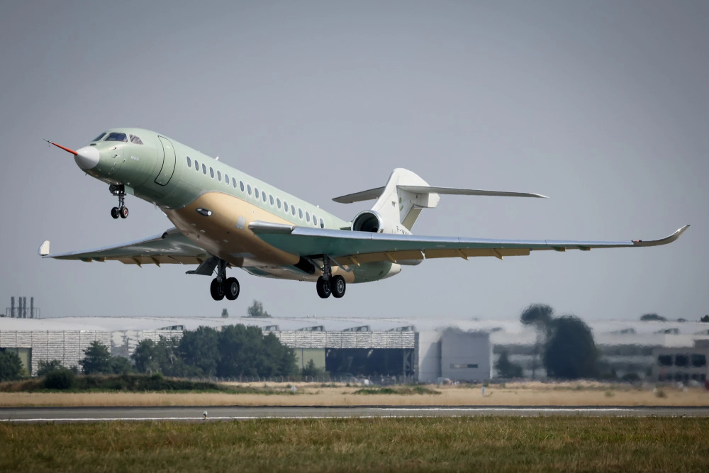 Décollage du premier Falcon 10X