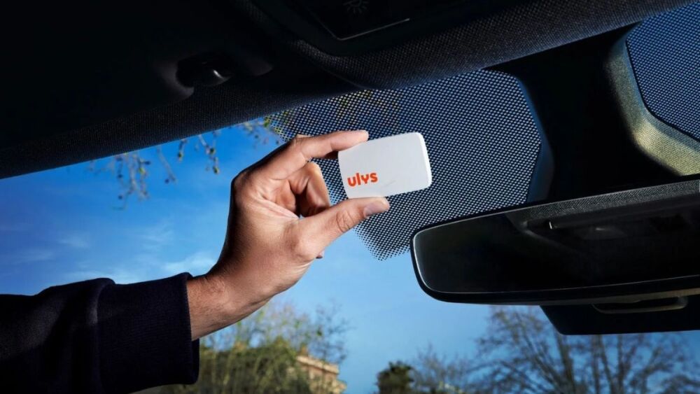 Le Pass Ulys permet d'emprunter les voies télépéage dédiées et de régler automatiquement les passages autoroutiers.