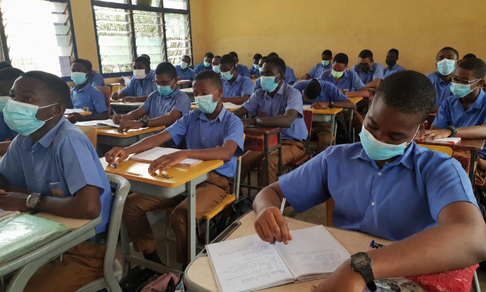 L’augmentation rapide des effectifs a dépassé les capacités d’accueil des établissements scolaires et les ressources humaines disponibles au Ghana.