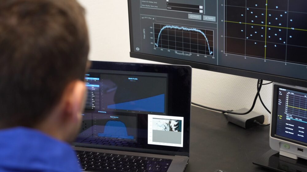 Là où ses concurrents dimensionnent le débit au plus bas, Skynopy le fait grimper en escalier. Une modulation variable adaptative qui tire le meilleur parti de chaque passage de satellite.