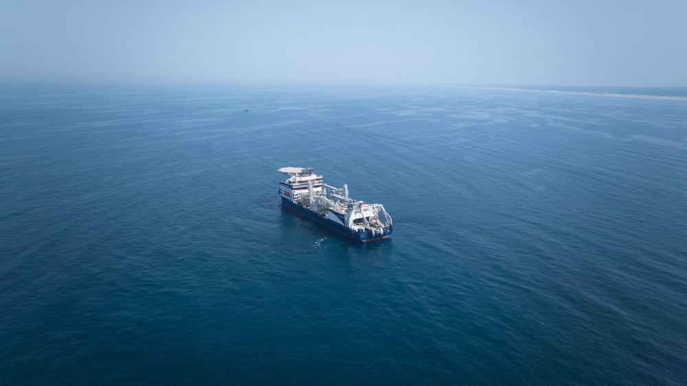 Le navire câblier de Prysmian œuvre dans les eaux du Golfe de Gascogne depuis le 12 juin.