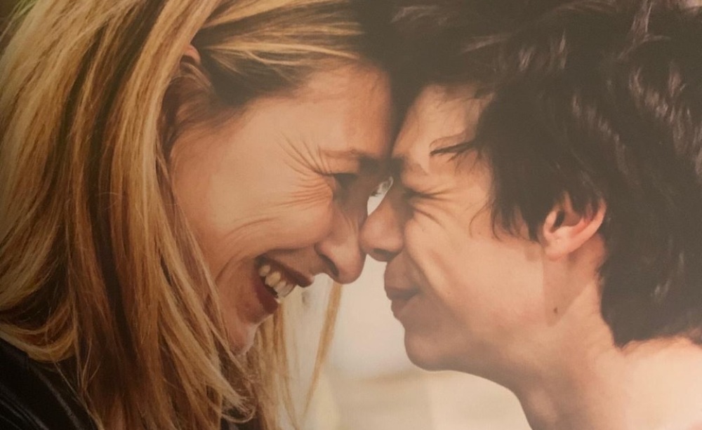 Anne-Laure Thomas avec son fils atteint de ce syndrome.