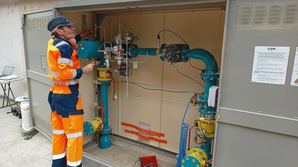 C'est la première fois en France que deux opérateurs de gaz raccordent leurs réseaux dans la perspective de créer un circuit de distribution de gaz vert en boucle locale.