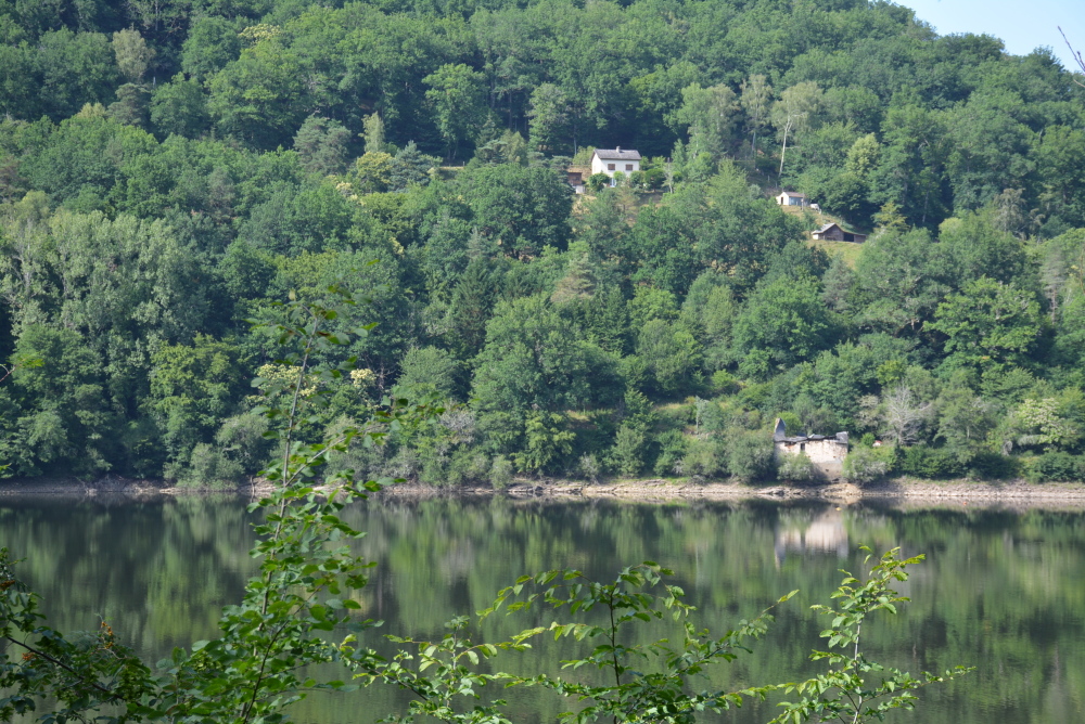 Sur les hauteurs de la retenue d'eau du Chastang en Corrèze, une nouvelle réserve pourrait voir le jour.