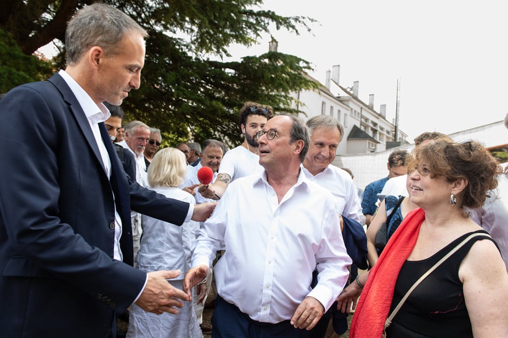 Raphael Glucksmann et Francois Hollande, le 27 juin, au Mans (Sarthe).
