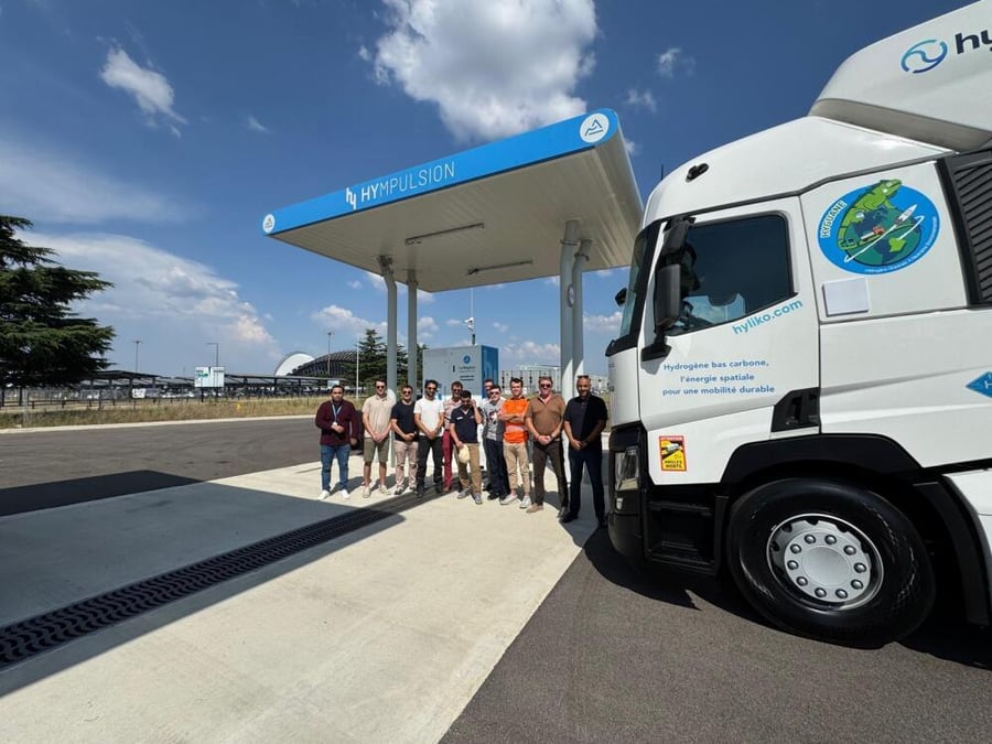 Le ravitaillement du premier camion à hydrogène acquis dans le cadre du projet Hyguane a été réalisé le 24 juin dernier, à l'aéroport de Lyon Saint-Exupéry (Rhône).