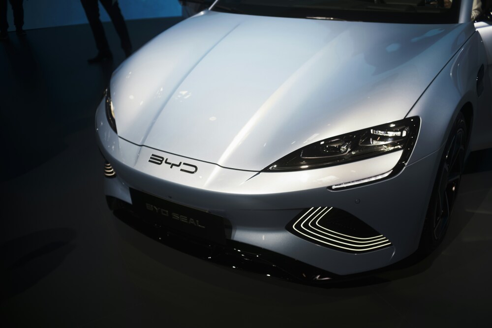 Dans ce marché morose, " il y a une pression très forte des constructeurs chinois, avec MG et BYD qui cumulent à eux seuls 10 000 (ventes de) voitures " le mois dernier, a souligné la porte-parole de la PFA.
