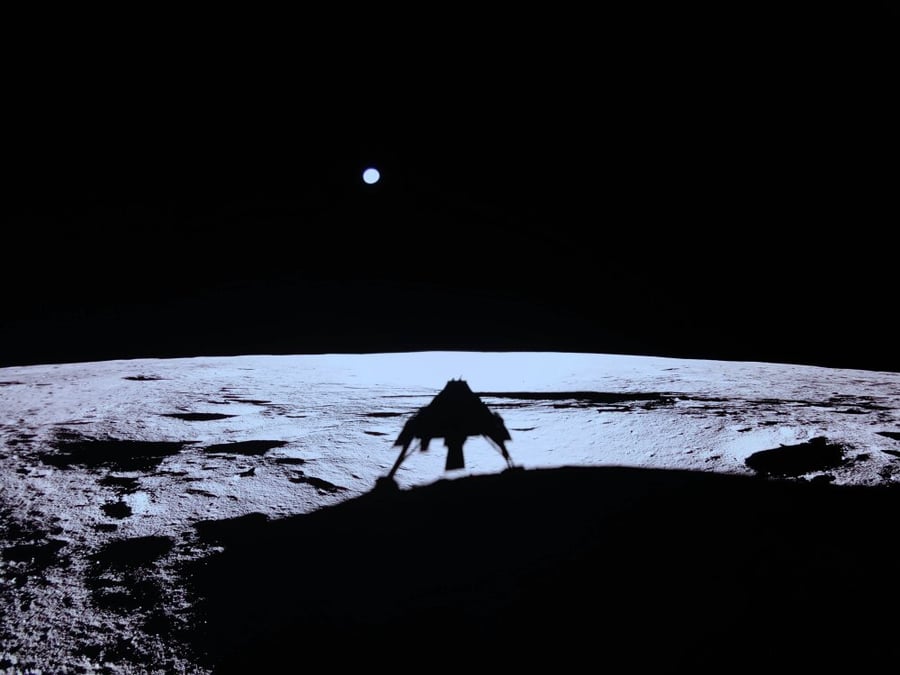 l'ombre de Blue Ghost sur la Lune