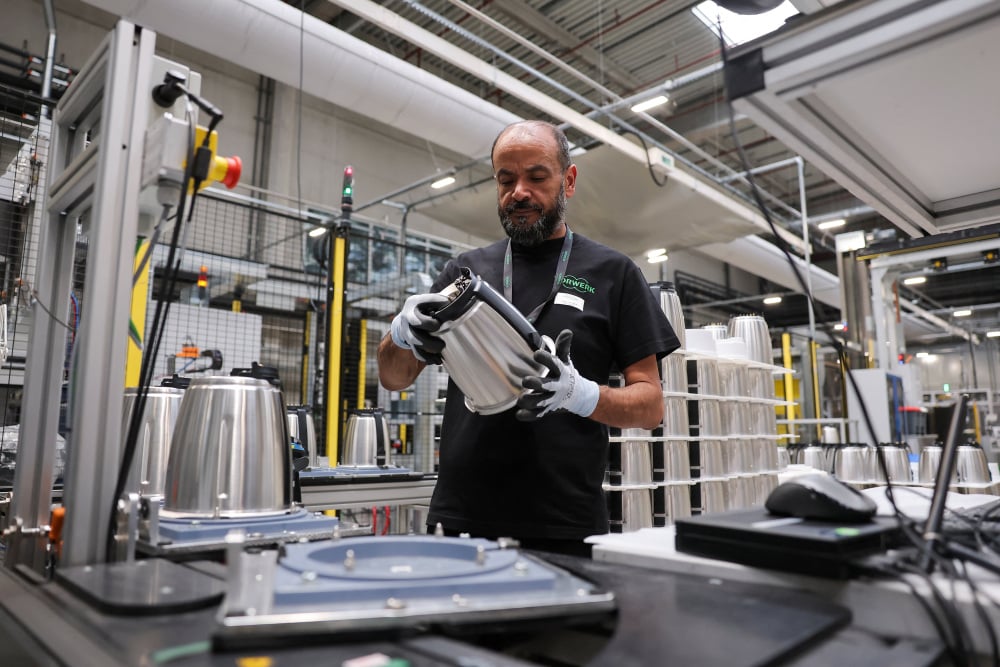La désindustrialisation en France a plombé la croissance de la productivité depuis les années soixante-dix.