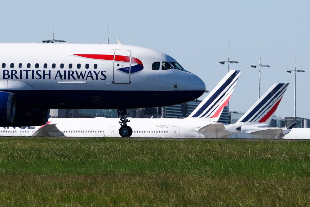 Un avion de British Airways roule sur le tarmac de l'aéroport Charles-de-Gaulle, le 30 avril 2026.