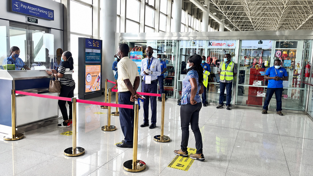 Proche de 98%, la réduction togolaise va au-delà de la baisse minimale de 25% des redevances passagers et de sécurité décidée par les chefs d’État de la CEDEAO en décembre 2024.