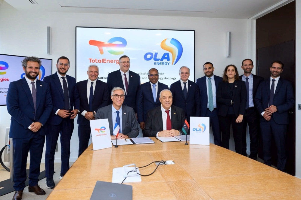 La signature de l'accord d'achat d'actions entre OLA Energy Group et TotalEnergies s'est tenue à Paris
