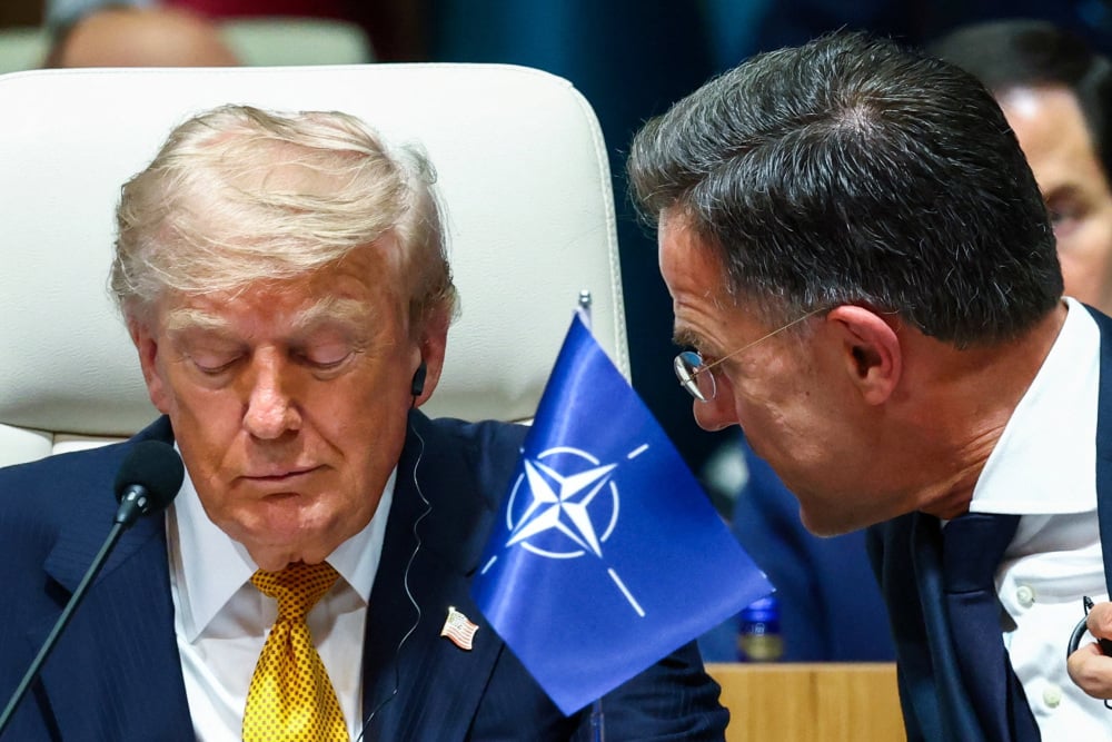 Le président américain Donald Trump et le secrétaire général de l'Otan, Mark Rutte, assistent à une réunion du Conseil de l'Atlantique Nord lors du sommet des dirigeants de l'Otan à Ankara, le 8 juillet 2026.