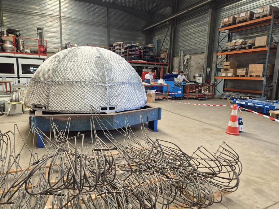 Dans l'atelier de montage de l'entreprise EML, un dôme de chauffe en maintenance pour Framatome.