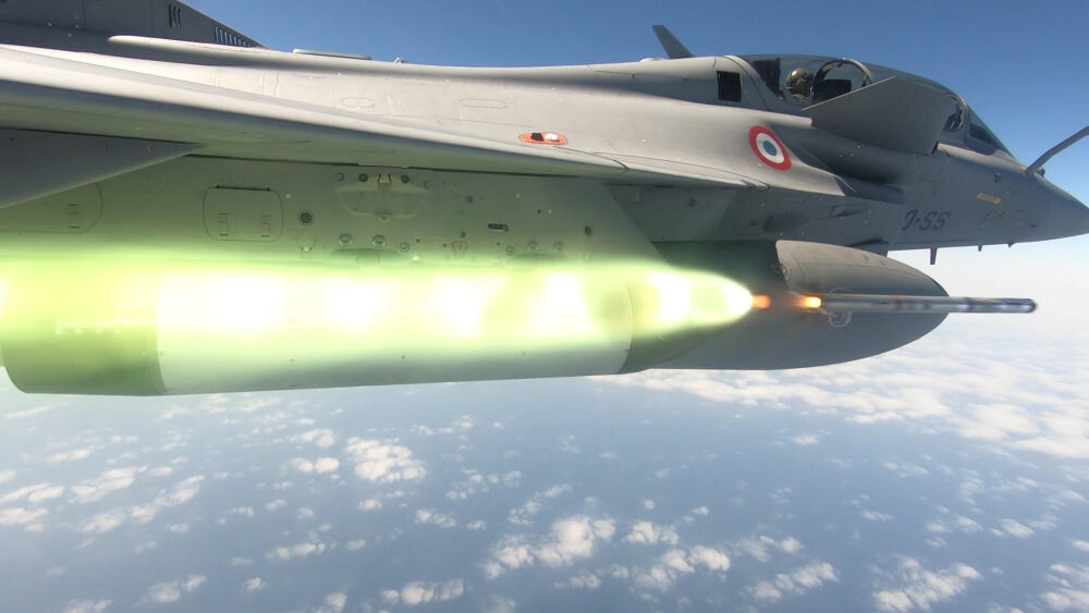 Tir d'essai d'une roquette guidée laser de Thales depuis un Rafale en juillet 2026