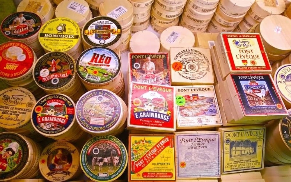 Dans les caves d'affinage, les fromages destinés aux États-Unis cumulent contrôles sanitaires renforcés et droits de douane à 15%.