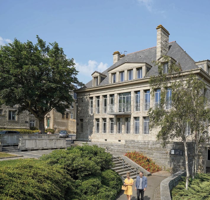 Le bailleur social Néotoa a racheté l'ancienne sous-préfecture de Saint-Malo, située Intra-Muros, pour le transformer d'ici à 2027 en 12 logements sociaux pour jeunes actifs et personnes en situation de handicap. Le prix de revient de l'opération...