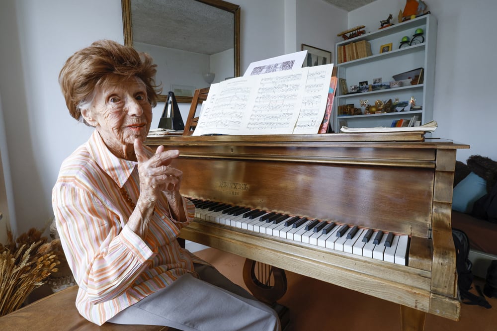 La pianiste Colette Maze, 109 ans, en juin 2023. Elle décédera quelques mois plus tard et fut considérée comme un symbole de longévité.