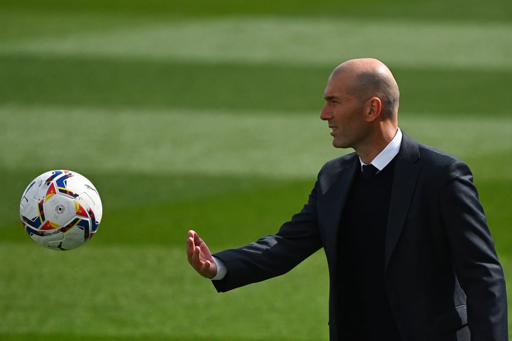 Zinédine Zidane devrait féminiser son staff en tant que sélectionneur de l'Équipe de France.