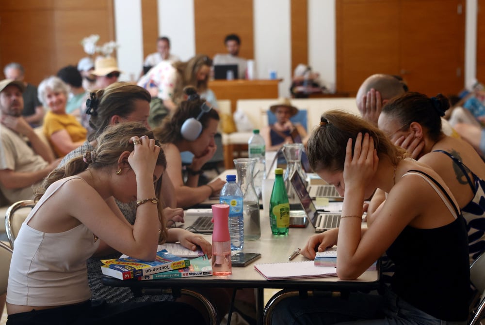 Les apprentis reçoivent plus de prestations sociales que les étudiants classiques, mais ils génèrent des retombées économiques en versant des cotisations sociales et patronales lors de leur apprentissage (photo d'illustration).