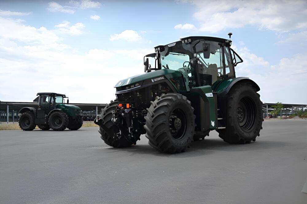 La jeune pousse bretonne Seederal entend proposer des tracteurs électriques diminuant l'empreinte carbone de 15 à 20 tonnes par unité et par an, soit l’équivalent des émissions annuelles de 17 voitures.