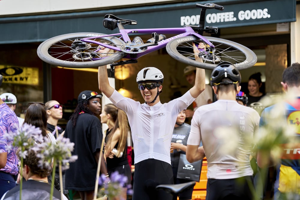 Le Tour passera à trois reprises rue Lepic ce 26 juillet après-midi, pour le plus grand plaisir des cafés du quartier.