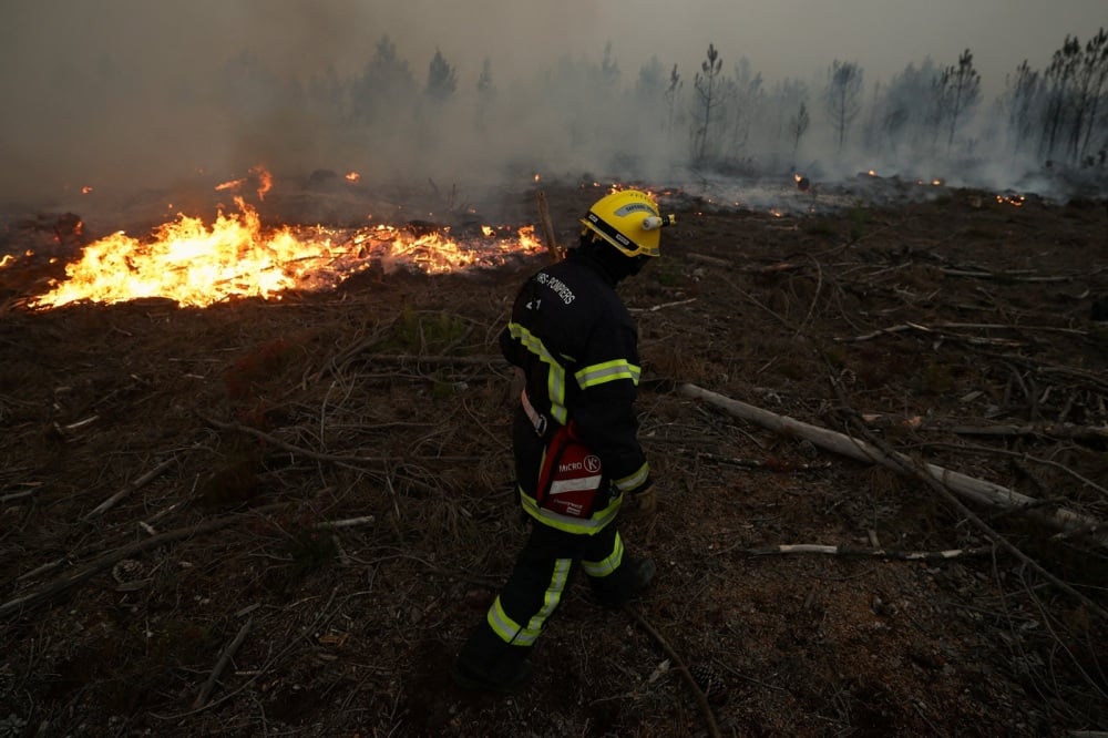 Les fumées de l’incendie en Gironde ont été perçues jusque dans le Massif Central à plusieurs centaines de kilomètres du foyer, et plusieurs préfectures ont appelé les administrés à ne pas prévenir les secours pour une simple odeur de brûlé.