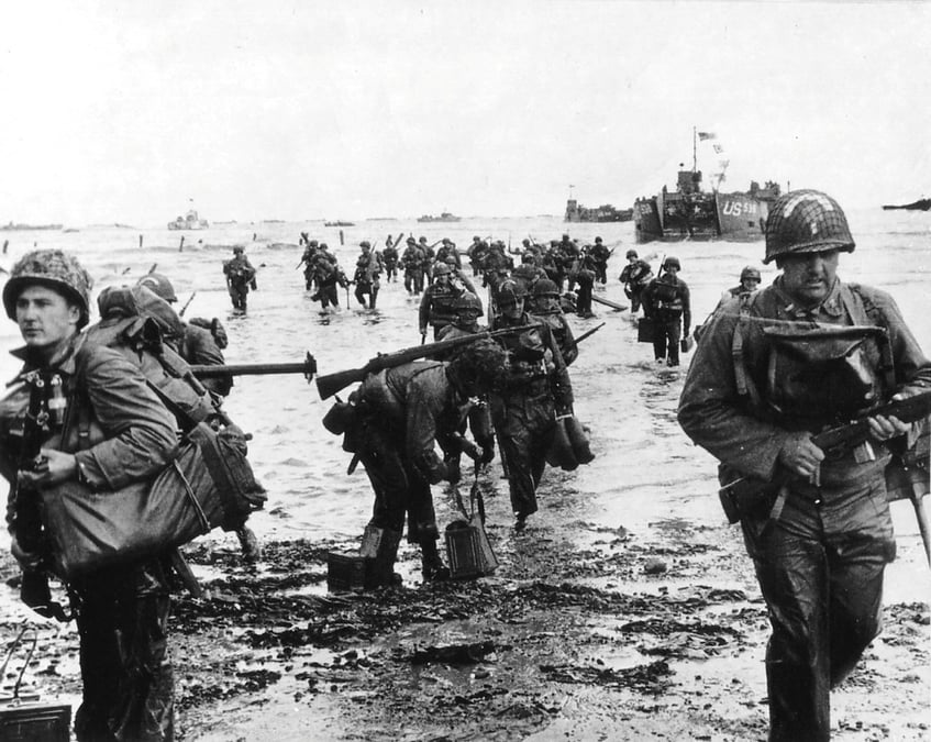 L'inscription des plages du Débarquement concerne les cinq secteurs alliés d'Utah, Omaha, Gold, Juno et Sword, ainsi que plusieurs sites emblématiques comme la Pointe du Hoc, la batterie de Longues-sur-Mer et le port artificiel d'Arromanches.