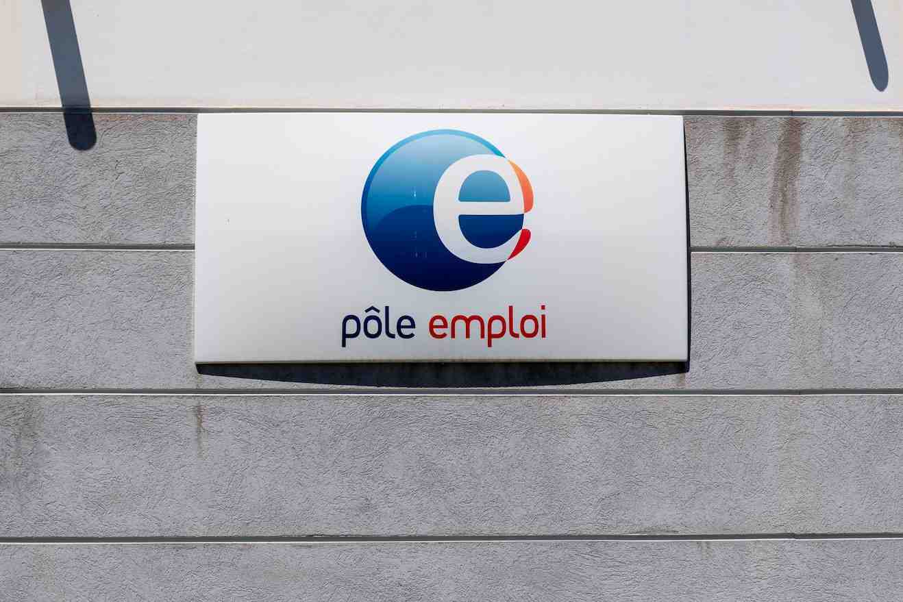 Au deuxième trimestre, l'emploi a continué de progresser mais de seulement 0,1% contre +0,4% au premier trimestre.