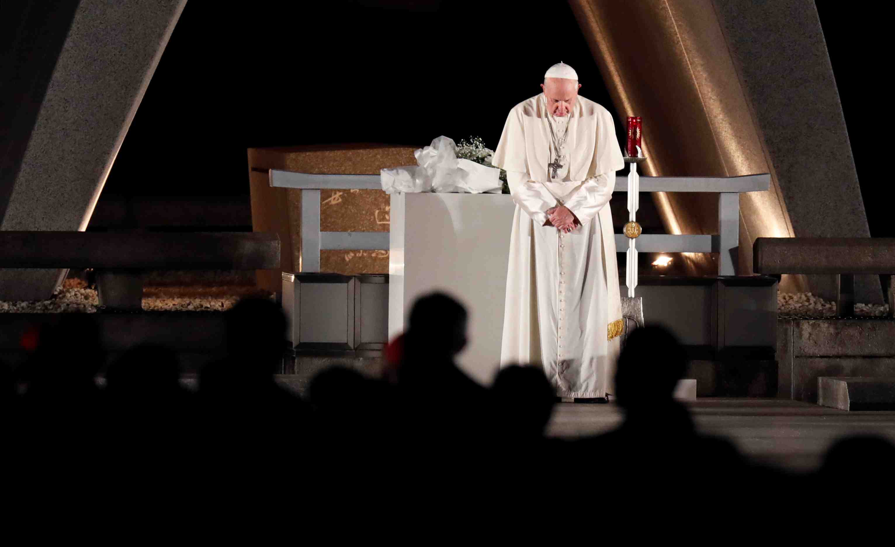 La possession d'armes nucleaires est indefendable, denonce le pape francois