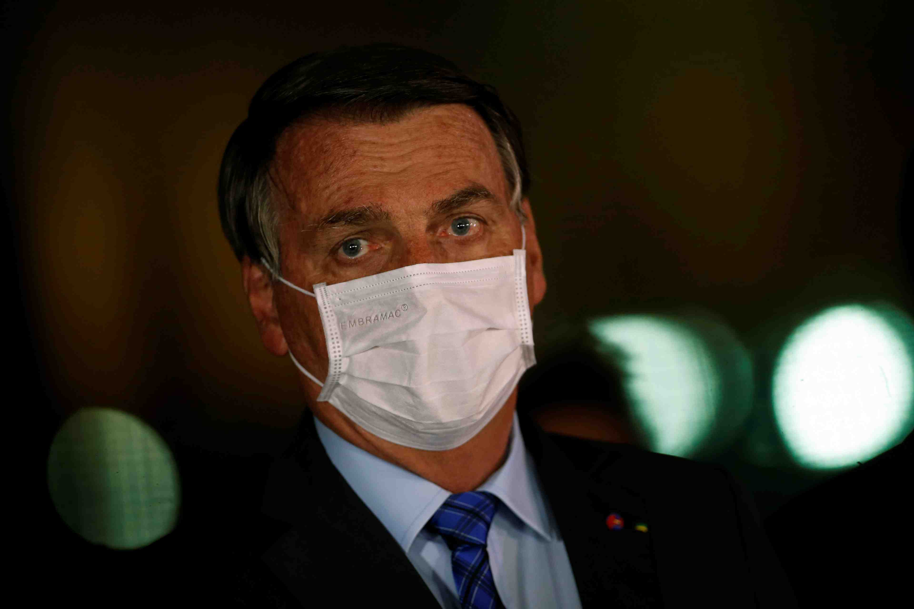 Coronavirus: pres de la moitie des bresiliens exonerent bolsonaro, selon un sondage