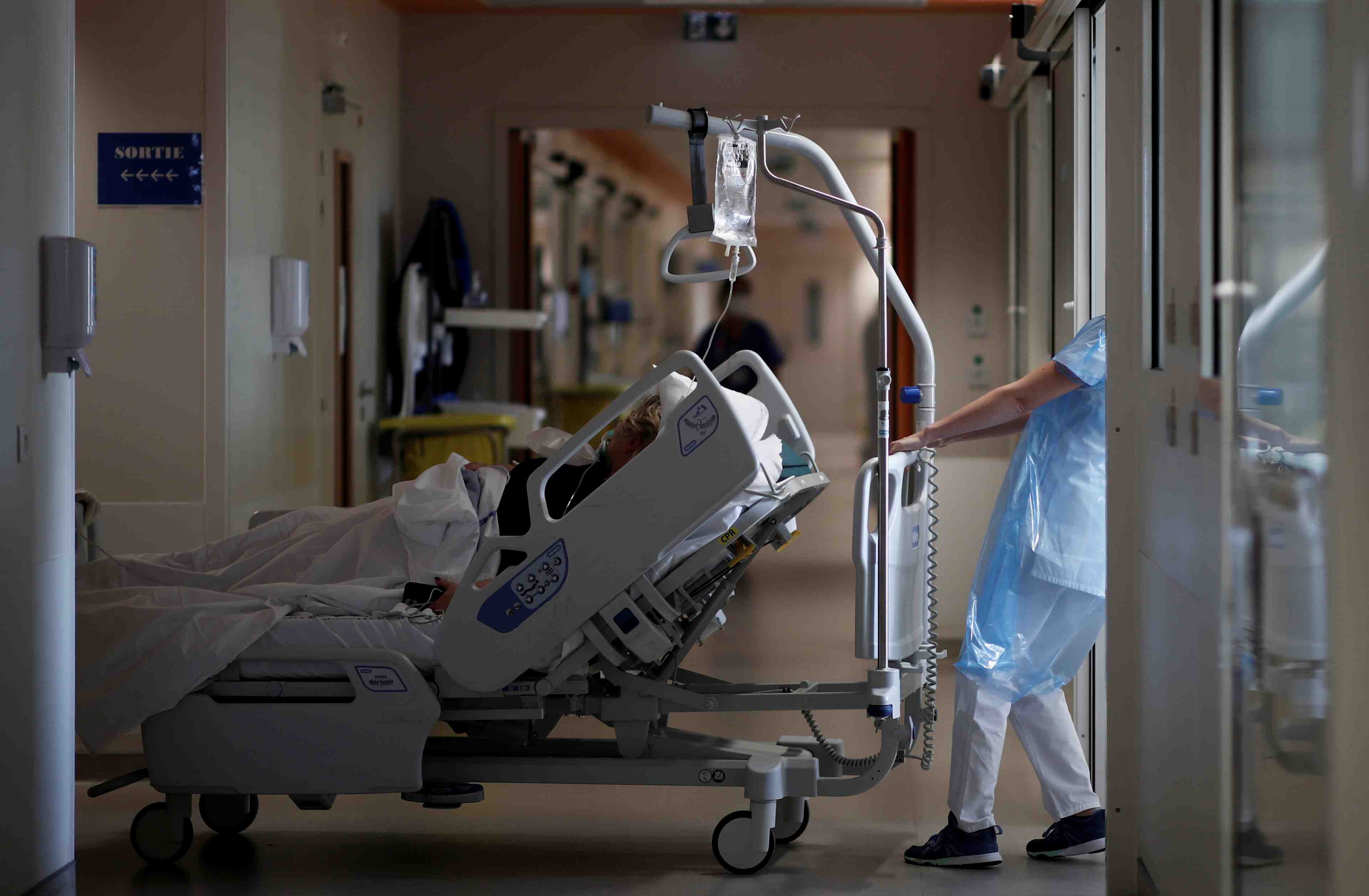 Coronavirus: la decrue se poursuit dans les hopitaux en france