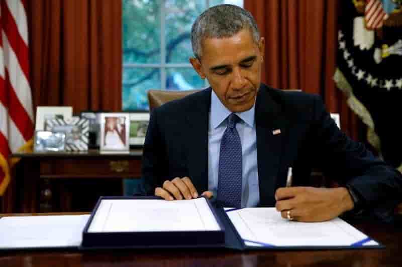 Le president americain promulgue le budget 