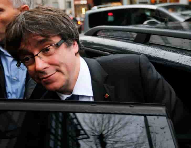 Puigdemont enjoint a rajoy d'accepter la victoire des separatistes