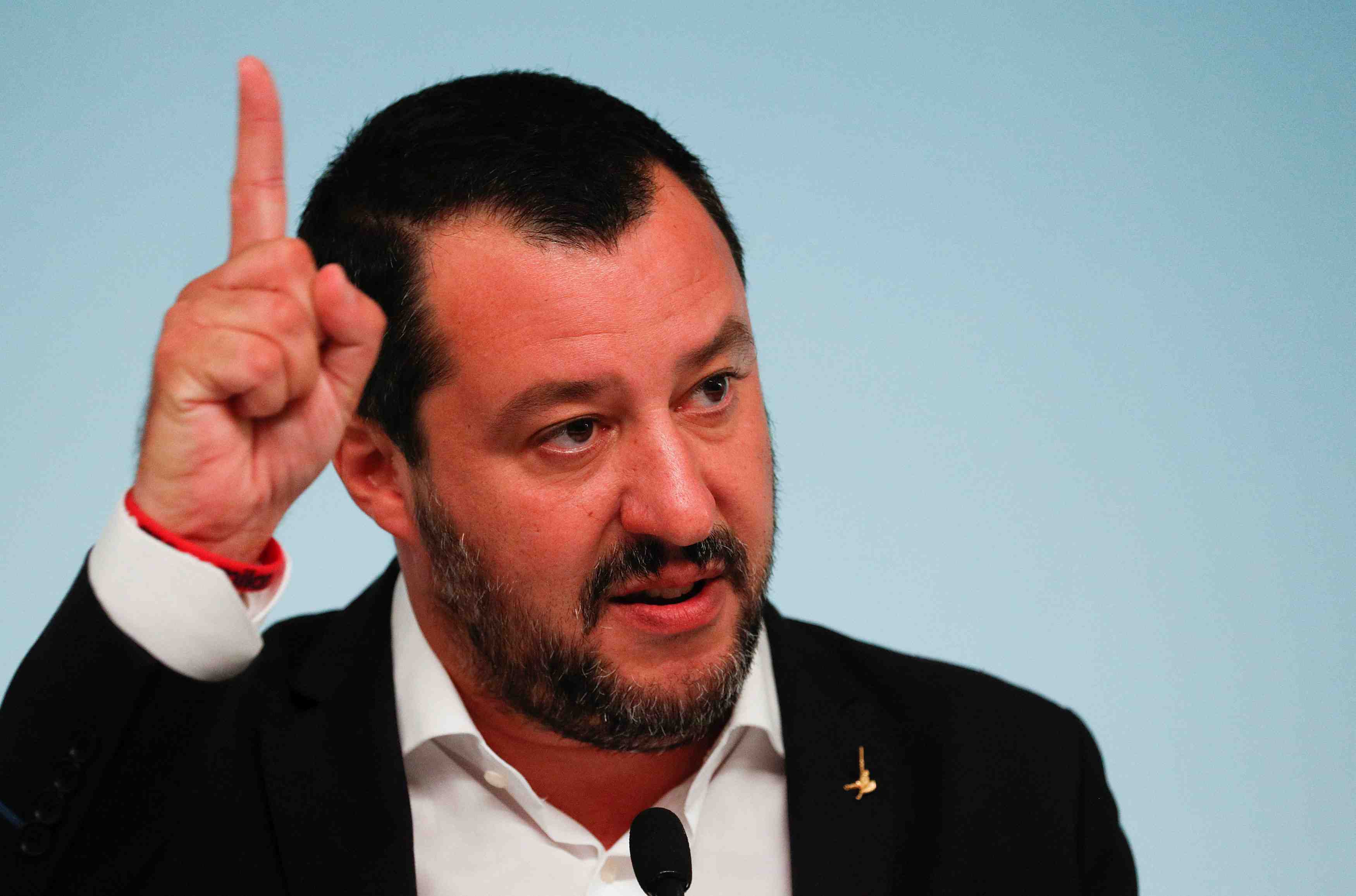 Salvini s'en prend a juncker et moscovici