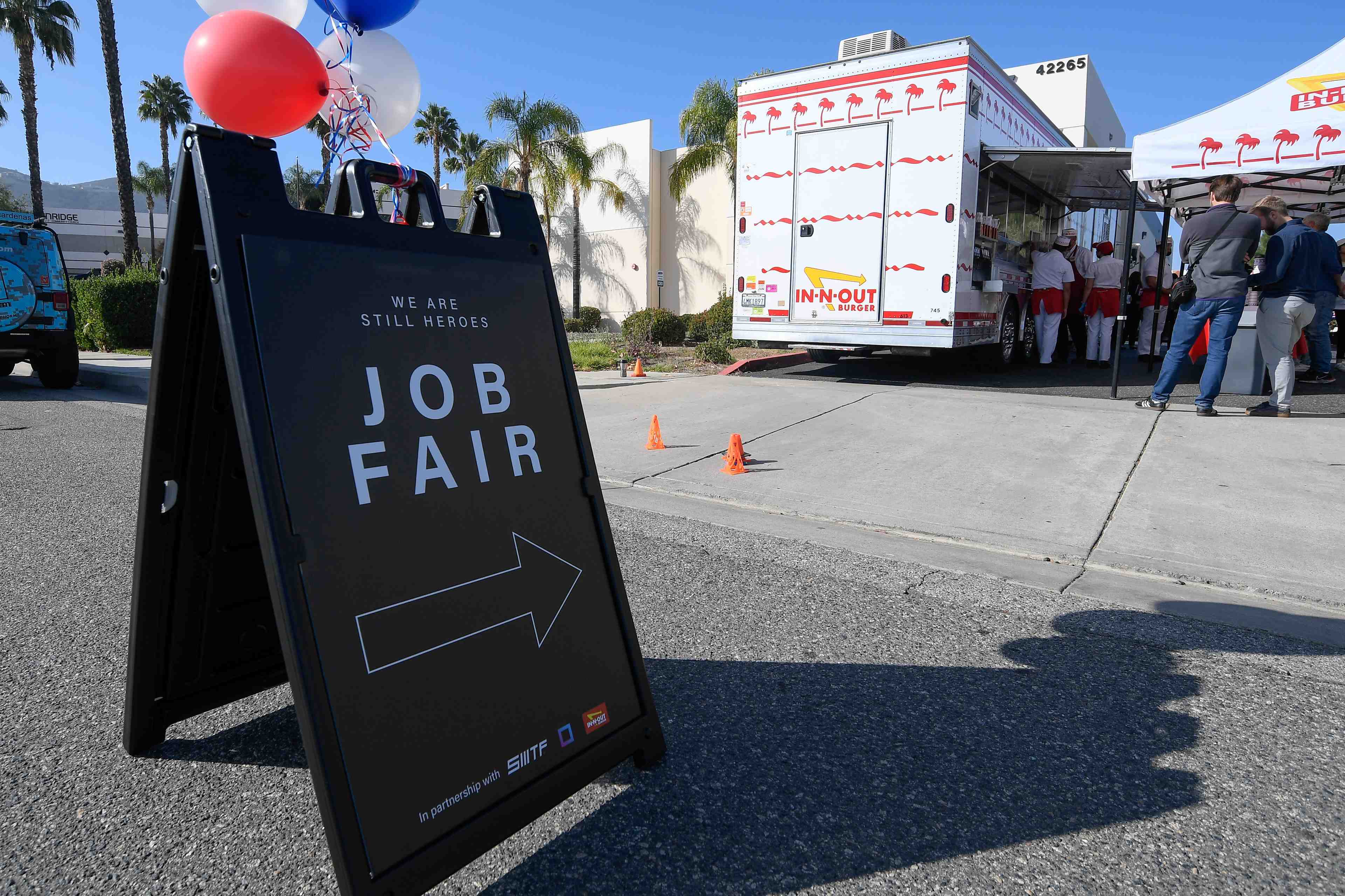 Etats-unis: les creations d'emplois en janvier depassent les attentes