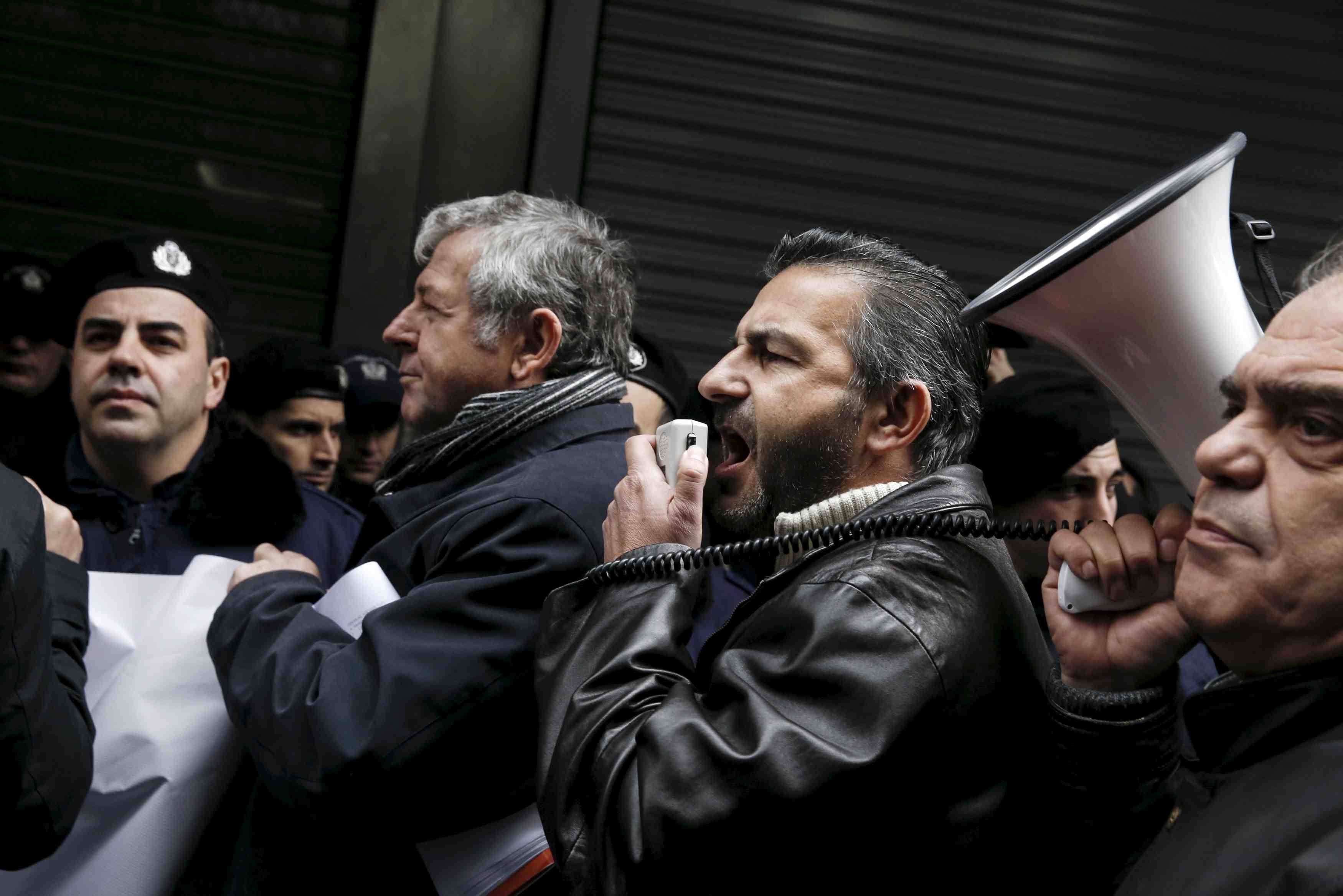 Le mouvement social s'amplifie en grece