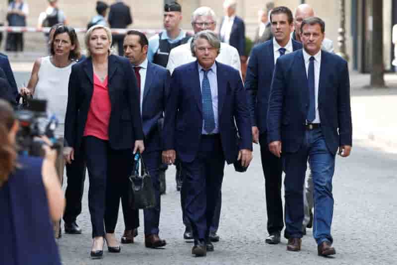 Les deputes prennent leurs marques dans une assemblee en ebullition
