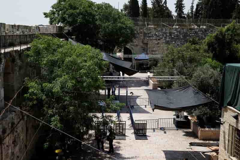 Israel cherche a regler la "crise des portiques"