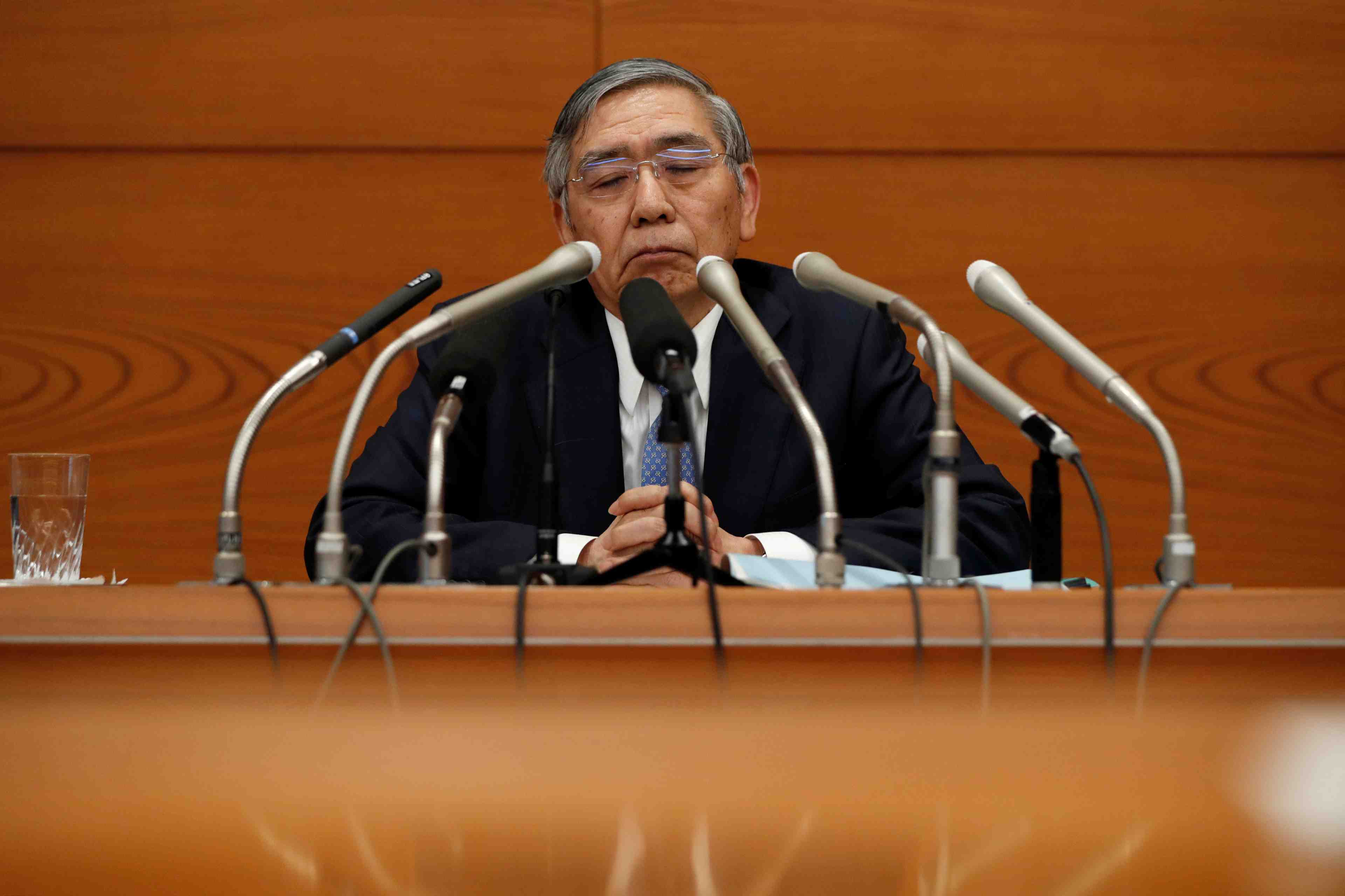 Statu quo de la banque du japon, kuroda contre tout durcissement premature