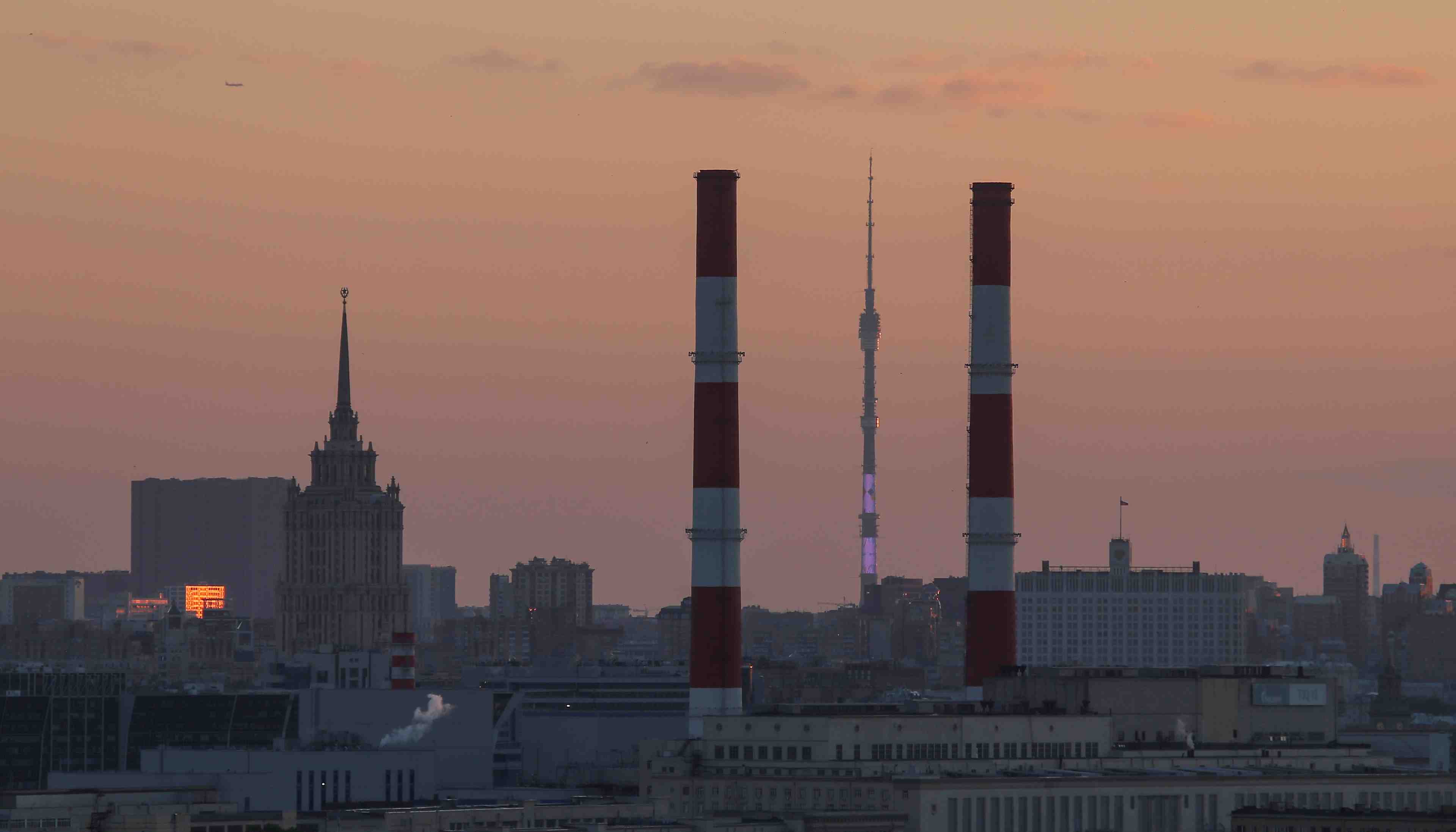 Un taxi fauche des passants dans le centre de moscou