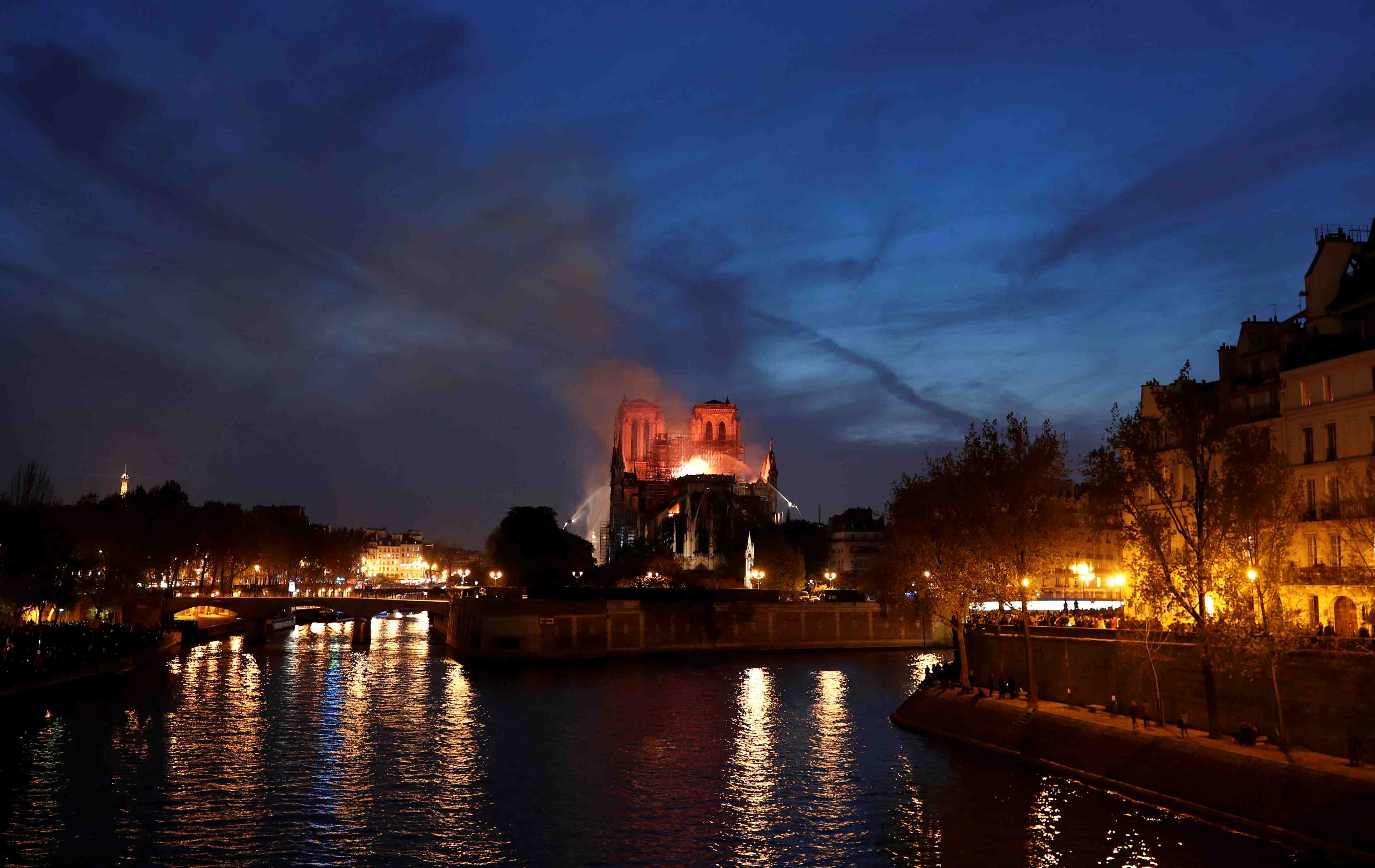 Tours et structure de notre-dame semblent sauvee