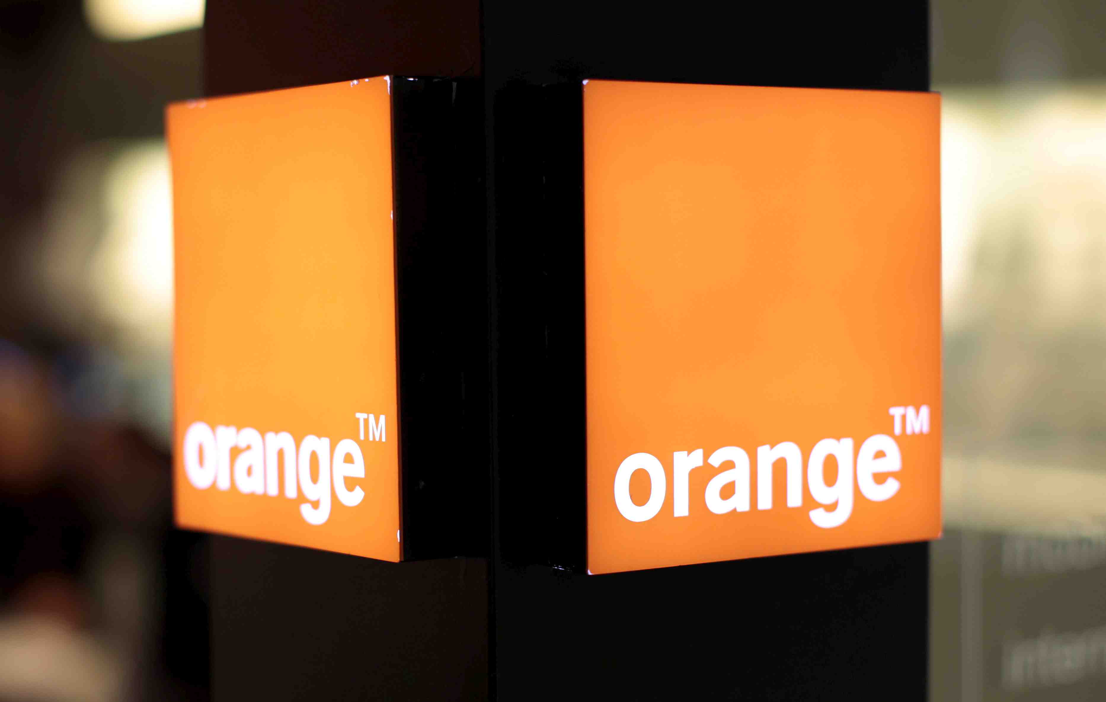 Orange interrompt a son tour la diffusion de bfmtv