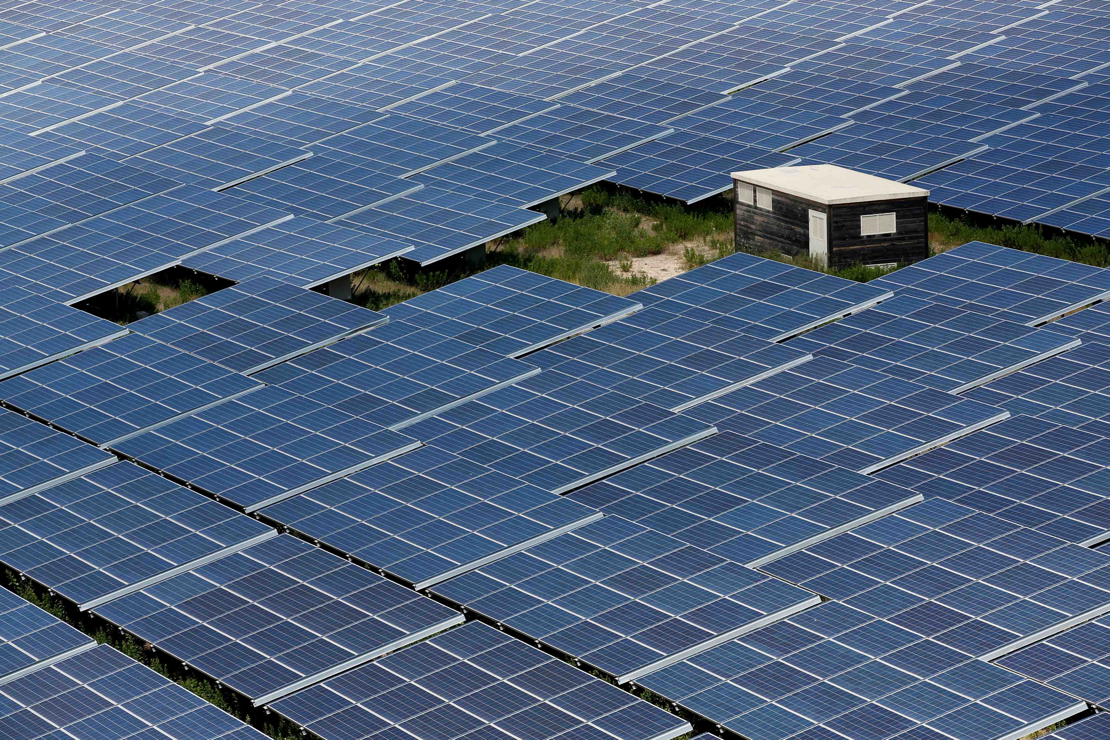 Le gouvernement lance la revision de gros contrats solaires