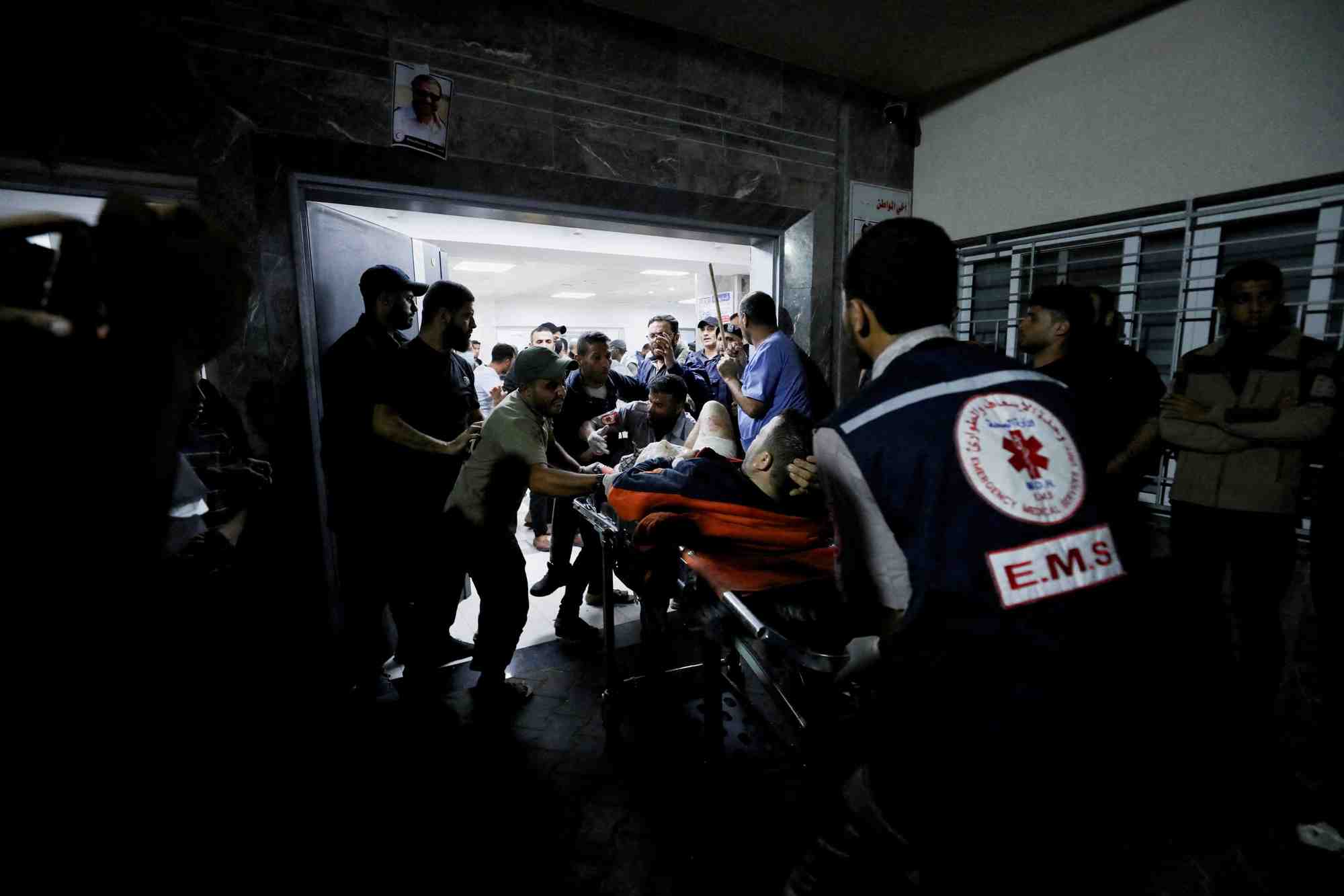 L'hopital shifa, ou des palestiniens sont soignes apres l'explosion a l'hopital al-ahli, gaza