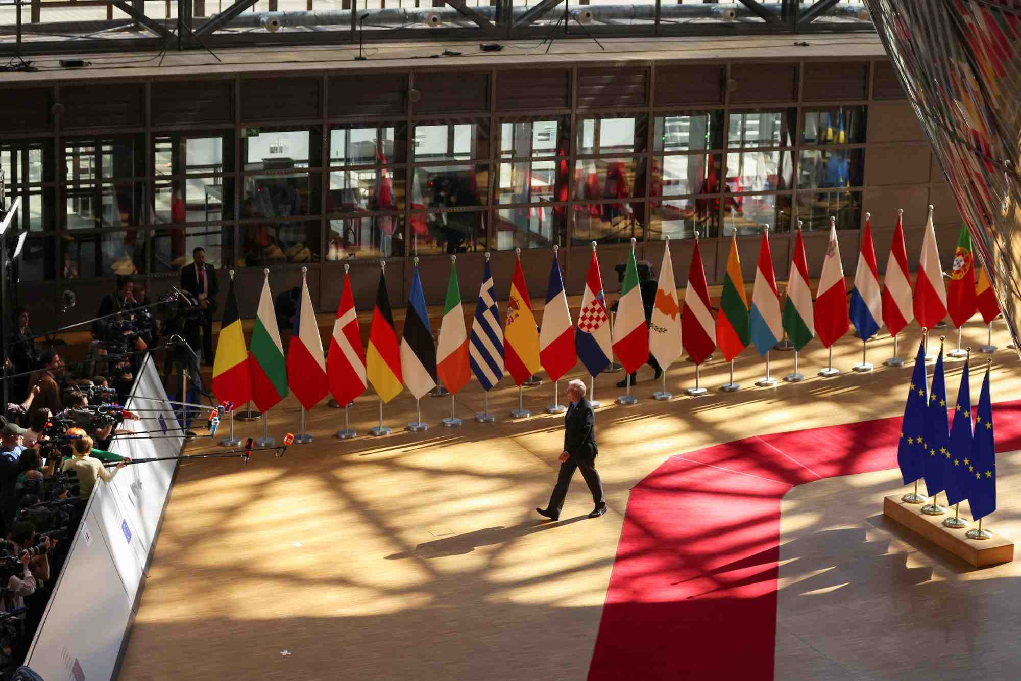 Les dirigeants de l'ue tiennent un sommet sur les sanctions contre le petrole russe, a bruxelles