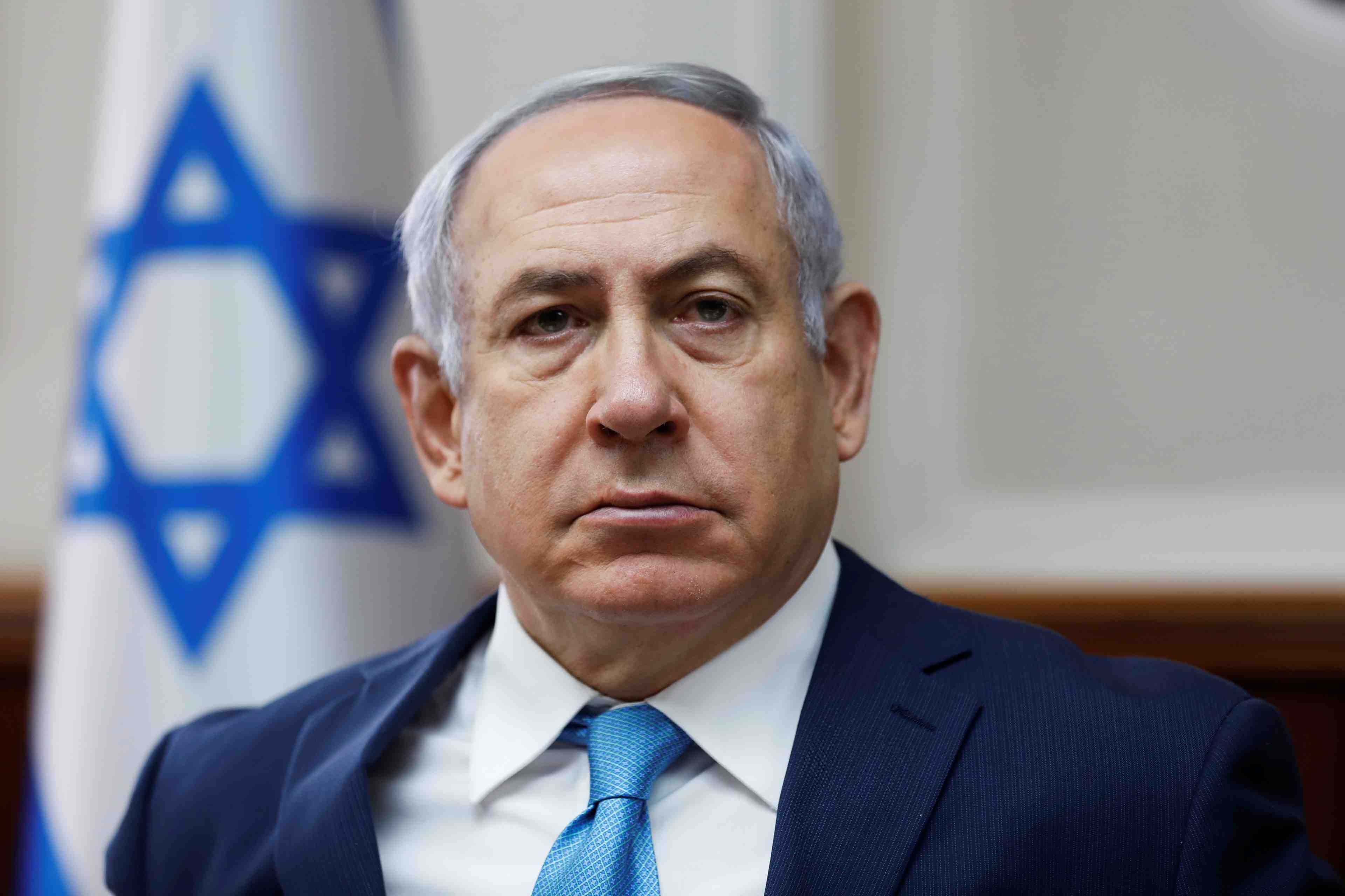 Vise par une enquete, netanyahu assure rester aux commandes
