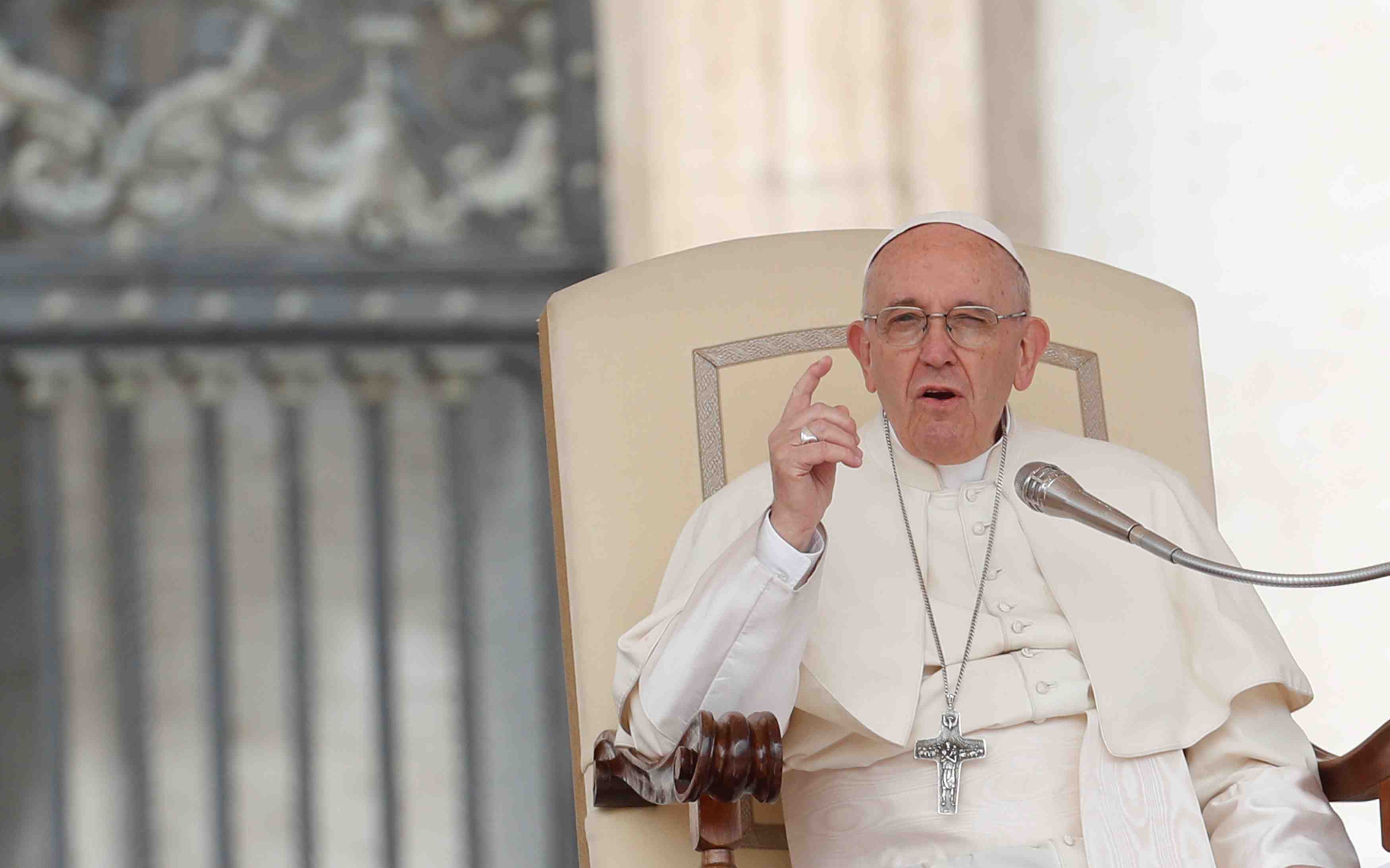 Mea culpa du pape francois sur un scandale pedophile dans l'eglise chilienne