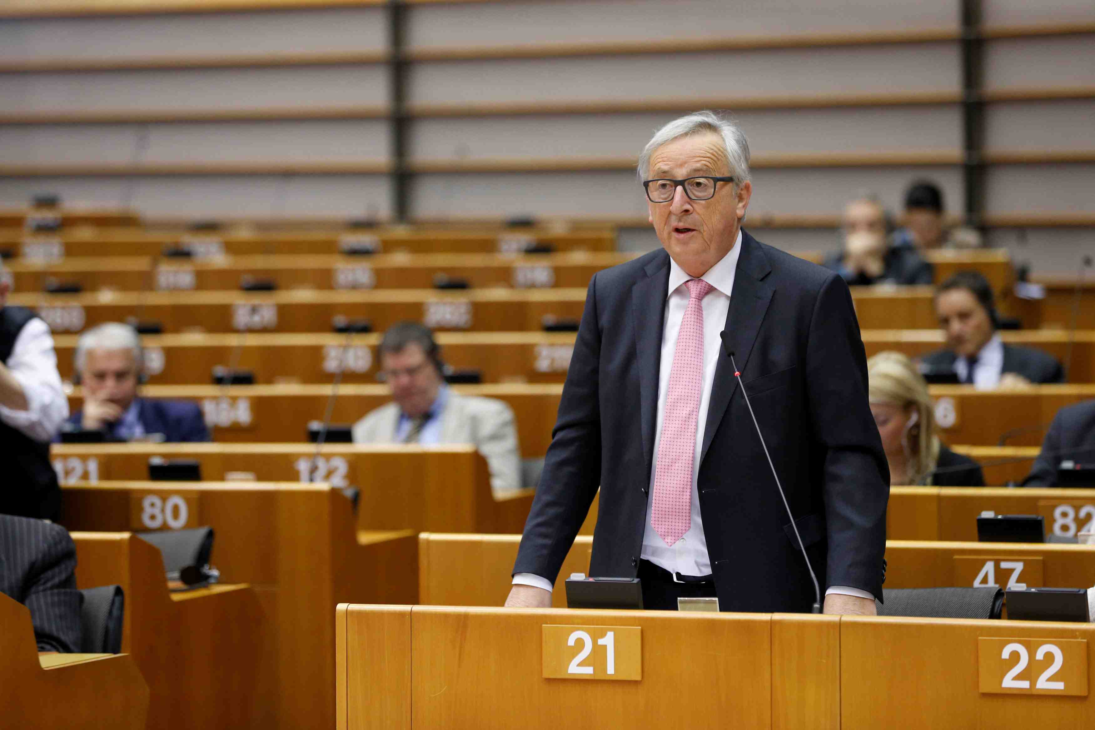Juncker propose que les fonctionnaires britanniques de l'ue deviennent belges