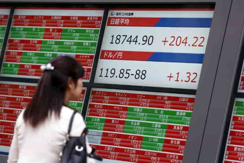 Tokyo finit en hausse de 1,21%